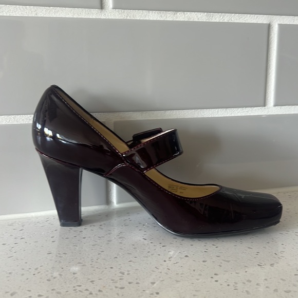Franco Sarto Patent Leather Mary Jane Heels, Size 8M, 3" Heels - Picture 8 of 11
